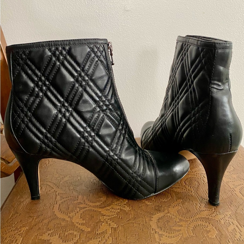Kelly & Katie Black Quilted Ankle Booties size 8